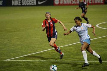 欧冠半场巴萨2-1马竞总比分2-3落后，亚马尔费兰破门卢克曼反超（配图示意）