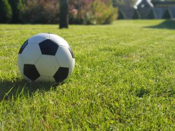 皇马松口！英超豪门捡漏世界级天才！12 球神锋零成本空降（配图示意）