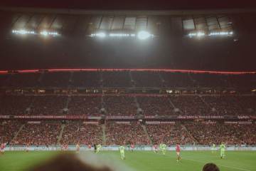 FIFA安排葡萄牙裁判组执法阿根廷vs瑞士，球迷质疑判罚公正性（配图示意）